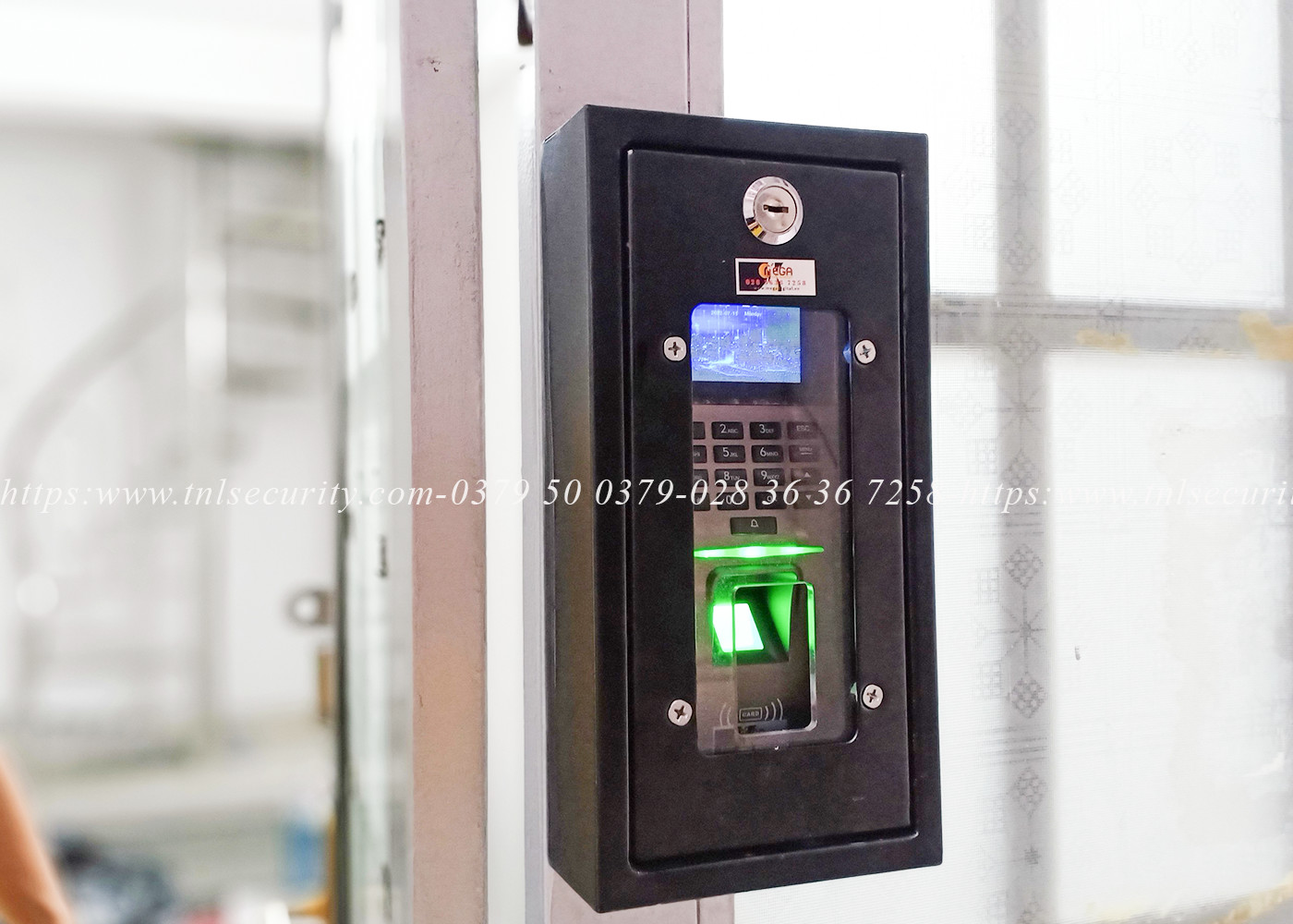 Lap-dat-khoa-cong-van-tay-nha-tro-kem-luu-dien-tai-quan-3